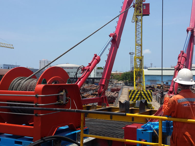 rental hydraulic winch , hire hydraulic winch , winch for offshore,  rental winch application for offshore, Rental a frame , crane , Supply hydraulic winch , a frame, crane hydraulic equipment for offshore.