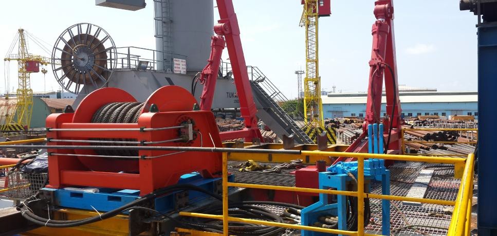  
Noticeable Features of Hydraulic Winches  -  Offshore Lifting Equipment Service